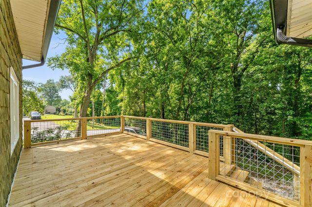 302 White Street, Morganton, NC 28655