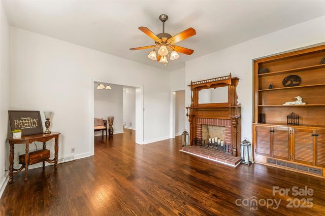 302 White Street, Morganton, NC 28655