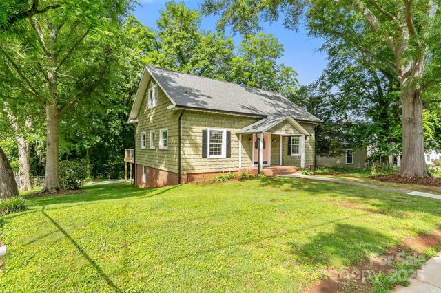 302 White Street, Morganton, NC 28655