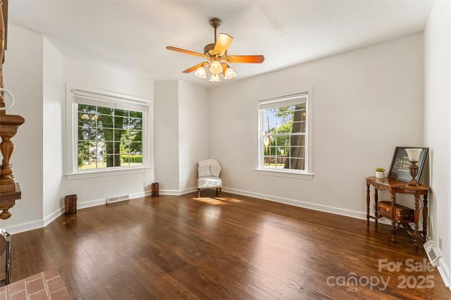 302 White Street, Morganton, NC 28655