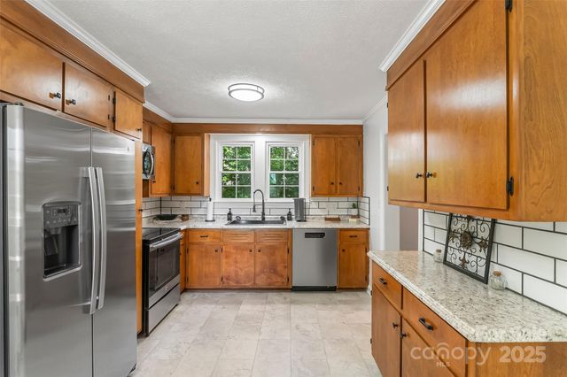 302 White Street, Morganton, NC 28655