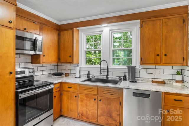302 White Street, Morganton, NC 28655