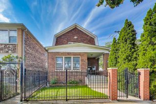 2744 N Marmora Avenue, Chicago, IL 60639