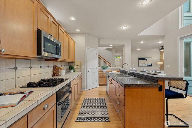 2127 NW Far Country Lane, Issaquah, WA 98027