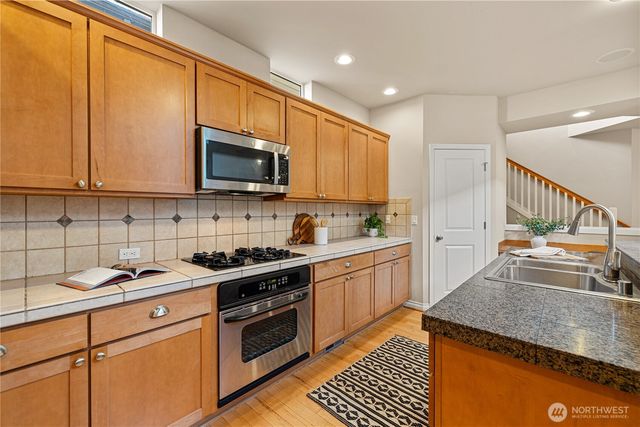 2127 NW Far Country Lane, Issaquah, WA 98027