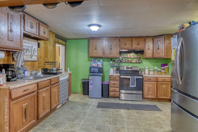 37122 N SPOTTED Rd, Deer Park, WA 99006