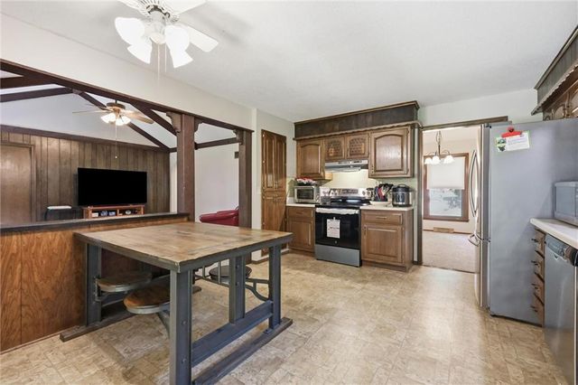 16512 Spring Valley Road, Belton, MO 64012