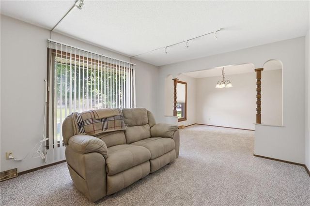 16512 Spring Valley Road, Belton, MO 64012