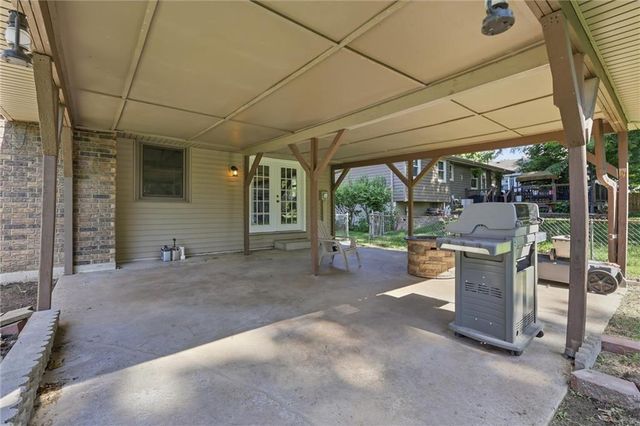 16512 Spring Valley Road, Belton, MO 64012