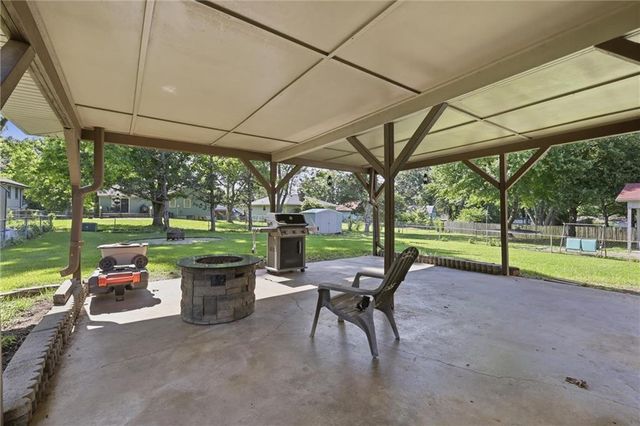 16512 Spring Valley Road, Belton, MO 64012
