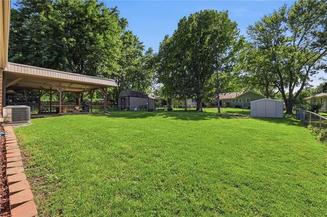 16512 Spring Valley Road, Belton, MO 64012