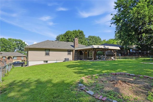 16512 Spring Valley Road, Belton, MO 64012