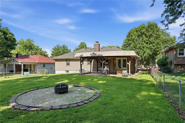16512 Spring Valley Road, Belton, MO 64012