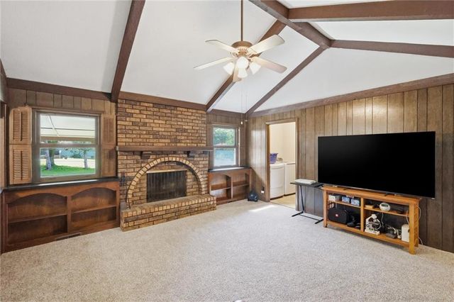 16512 Spring Valley Road, Belton, MO 64012