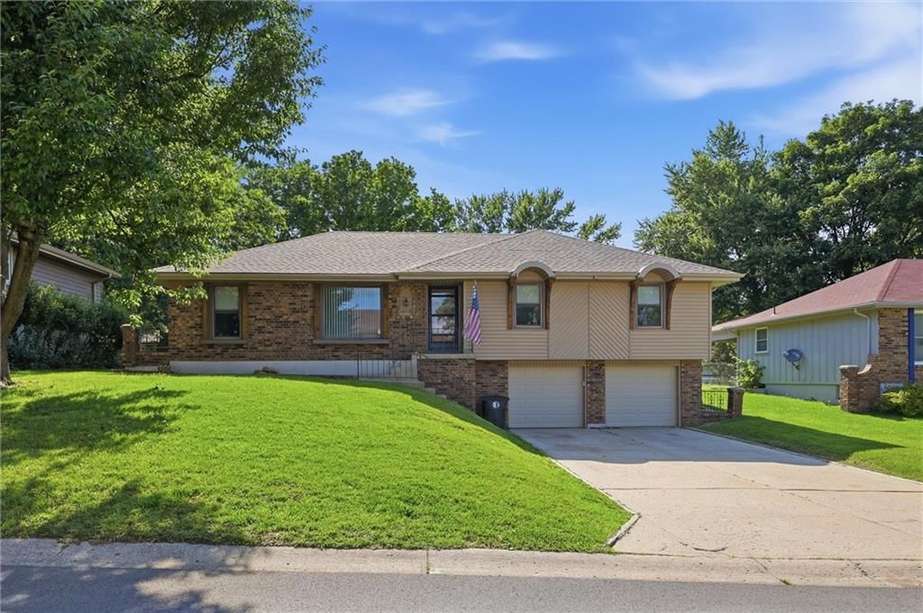 16512 Spring Valley Road, Belton, MO 64012