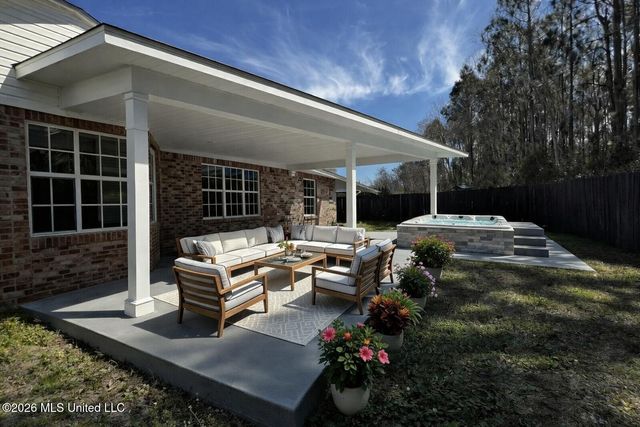 6911 Pinehurst Drive, Ocean Springs, MS 39564