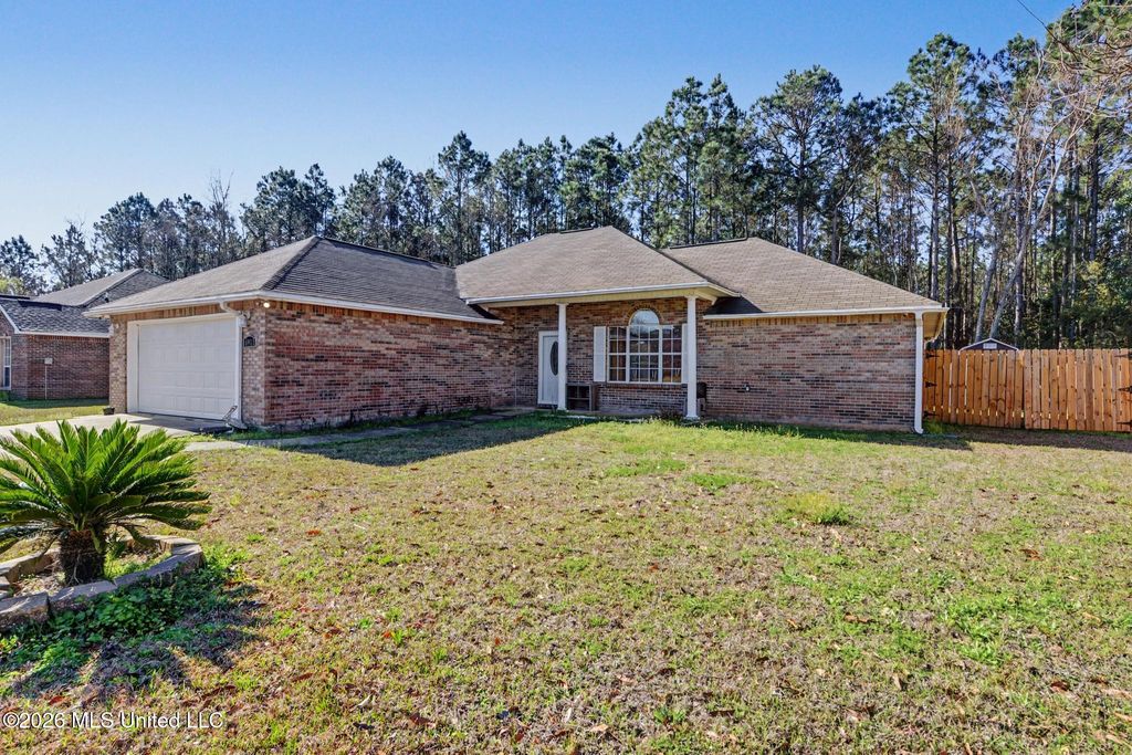 6911 Pinehurst Drive, Ocean Springs, MS 39564