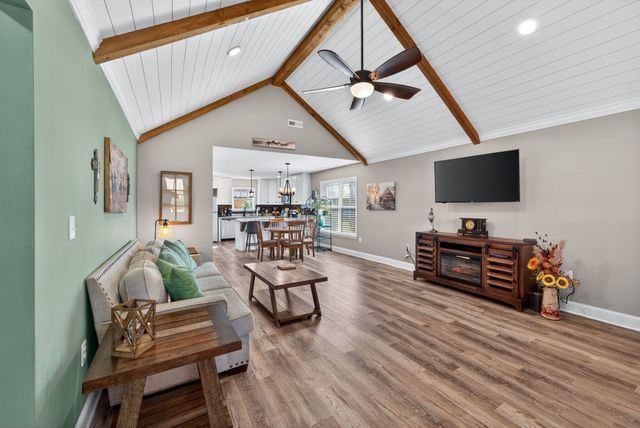 6318 Campbellsville Pike, Culleoka, TN 38451