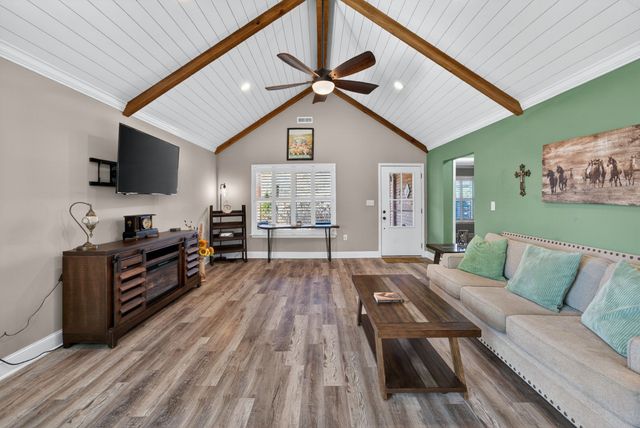 6318 Campbellsville Pike, Culleoka, TN 38451