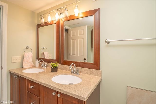 3920 Ashwood Street NW, Canton, OH 44708