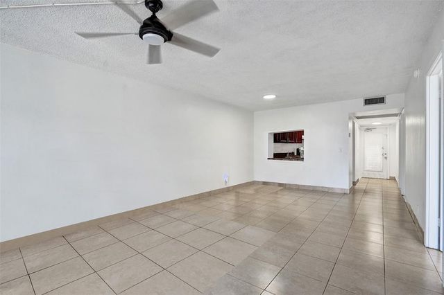 9440 Poinciana Place 101, Davie, FL 33324
