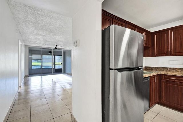 9440 Poinciana Place 101, Davie, FL 33324