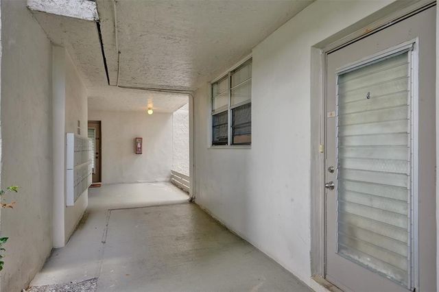 9440 Poinciana Place 101, Davie, FL 33324