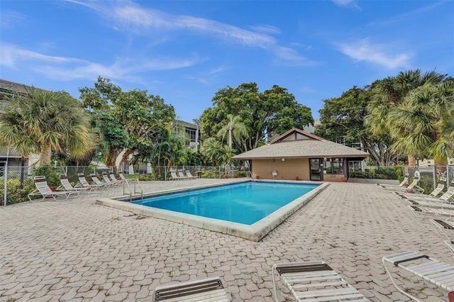 9440 Poinciana Place 101, Davie, FL 33324