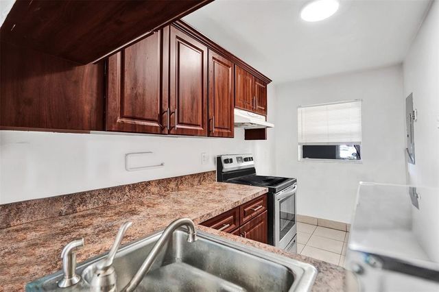 9440 Poinciana Place 101, Davie, FL 33324