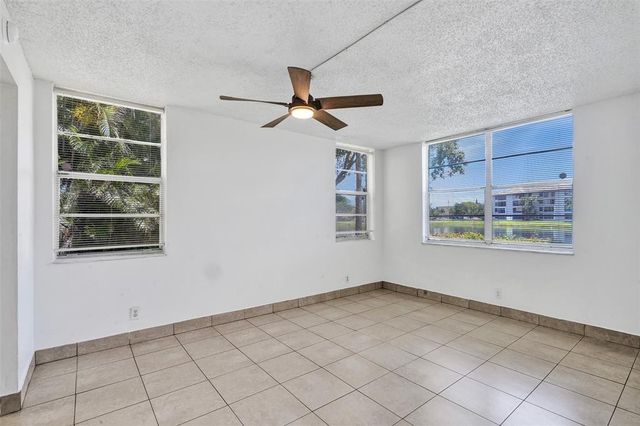 9440 Poinciana Place 101, Davie, FL 33324