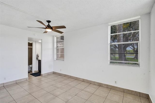 9440 Poinciana Place 101, Davie, FL 33324