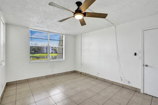 9440 Poinciana Place 101, Davie, FL 33324