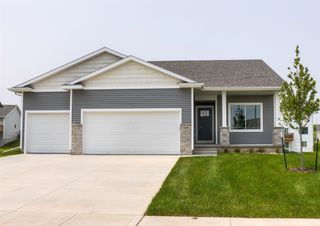 16618 Walnut Meadows Drive, Urbandale, IA 50323