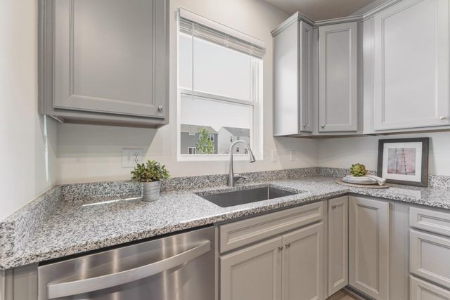 1319 Theodore Drive, Lockbourne, OH 43137