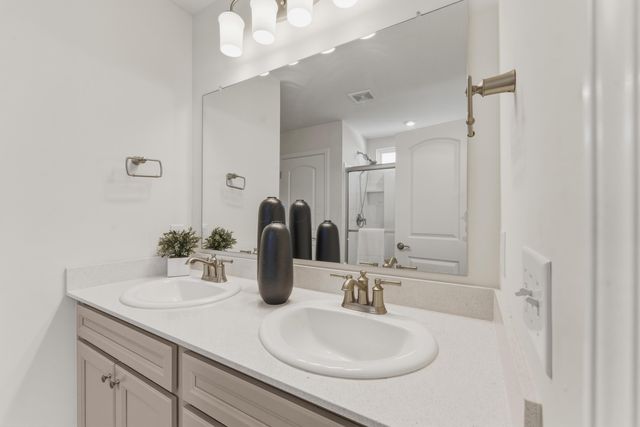 1319 Theodore Drive, Lockbourne, OH 43137