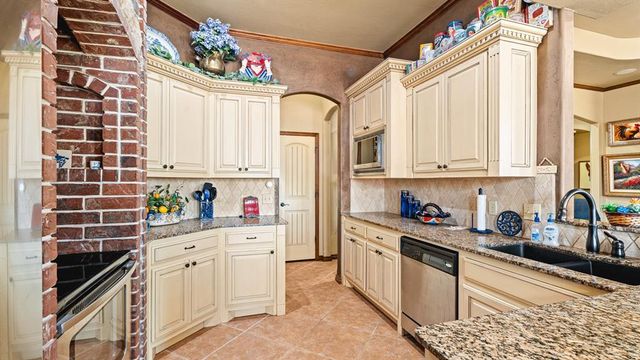 2100 Hackberry Creek Avenue, Yukon, OK 73099