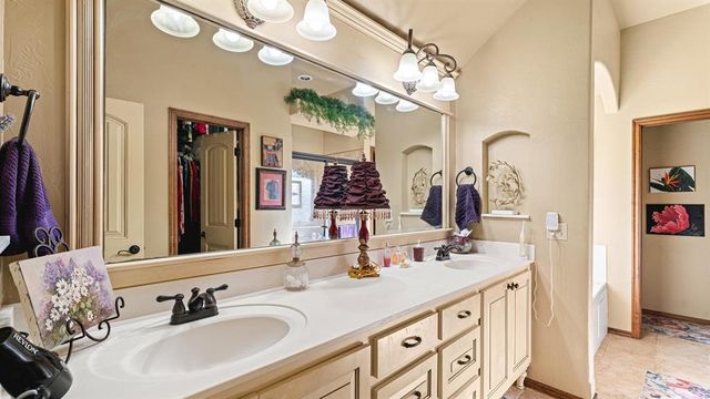 2100 Hackberry Creek Avenue, Yukon, OK 73099