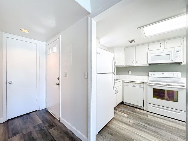 639 SAINT JOHNS COURT 639, Winter Park, FL 32792