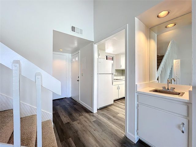 639 SAINT JOHNS COURT 639, Winter Park, FL 32792