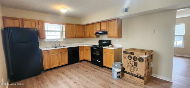 4112 Mimosa View Dr, Louisville, KY 40299