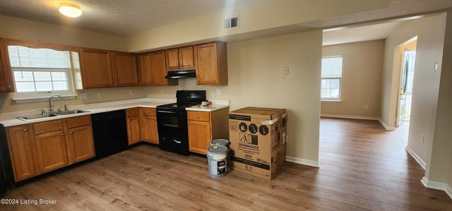 4112 Mimosa View Dr, Louisville, KY 40299