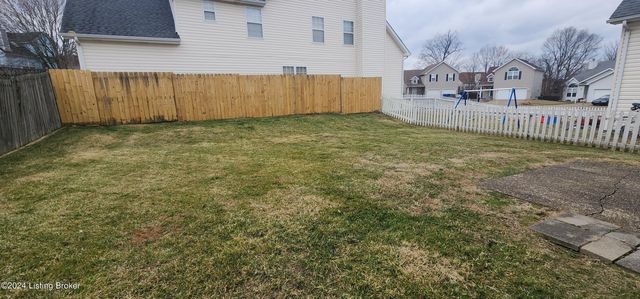 4112 Mimosa View Dr, Louisville, KY 40299