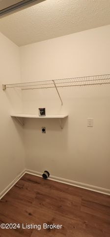 4112 Mimosa View Dr, Louisville, KY 40299