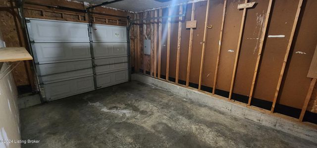 4112 Mimosa View Dr, Louisville, KY 40299