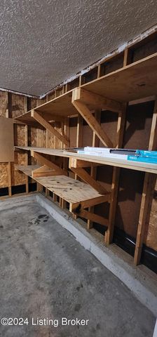 4112 Mimosa View Dr, Louisville, KY 40299