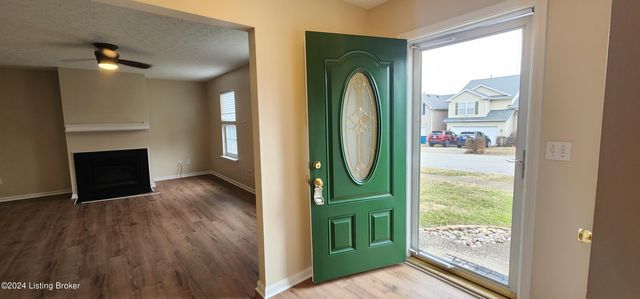 4112 Mimosa View Dr, Louisville, KY 40299