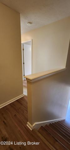 4112 Mimosa View Dr, Louisville, KY 40299