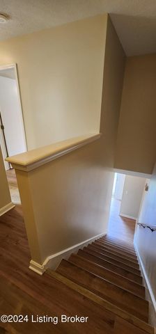 4112 Mimosa View Dr, Louisville, KY 40299