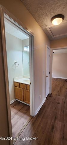 4112 Mimosa View Dr, Louisville, KY 40299