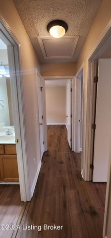 4112 Mimosa View Dr, Louisville, KY 40299